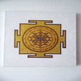 Šri jantra zlatna, bele pozadine